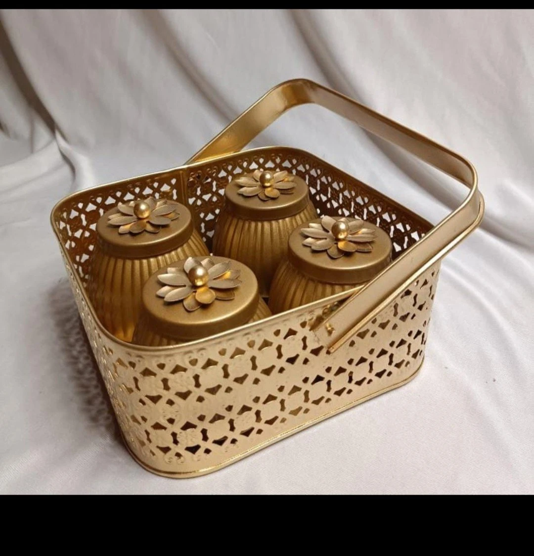 Stylish home decor gift under ₹999 perfect for housewarming